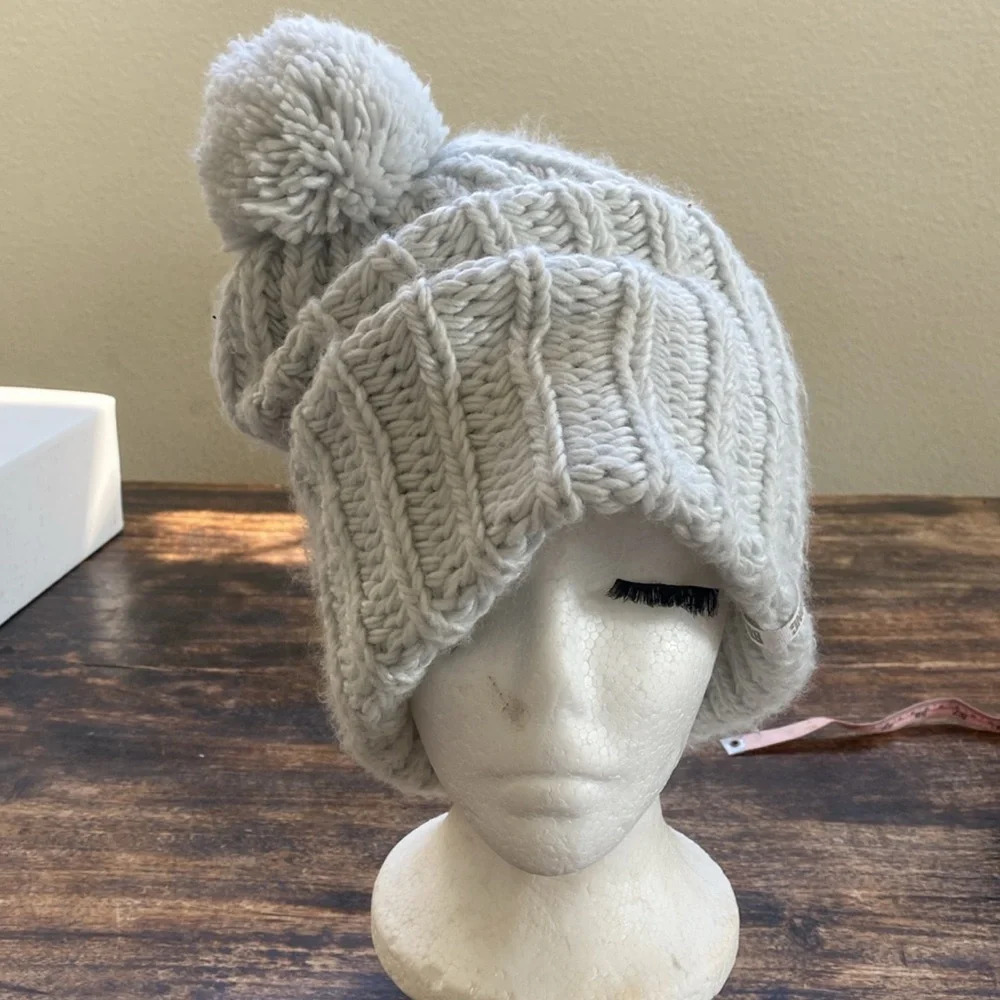 Billabong chunky baby blue knit beanie Pom Pom one size